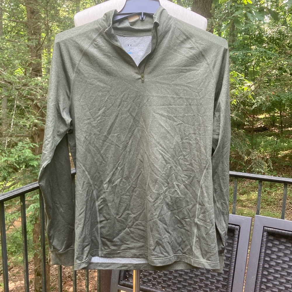 Under Armour olive top w/1/4 zip, logo on collar and back sz. LG